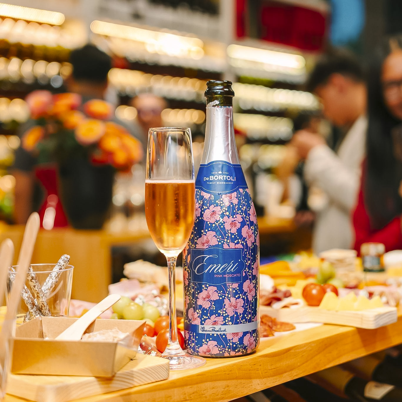 Rượu Vang Nổ Úc Emeri Pink Moscato De Bortoli